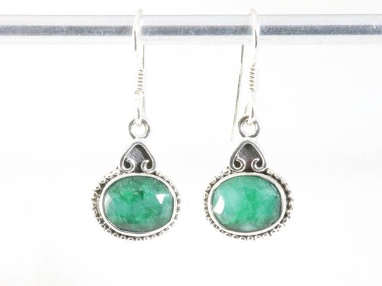 Fijne bewerkte zilveren oorbellen met smaragd afbeelding 4