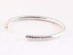 Fijne ronde zilveren klemarmband met schuine ribbels afbeelding 3