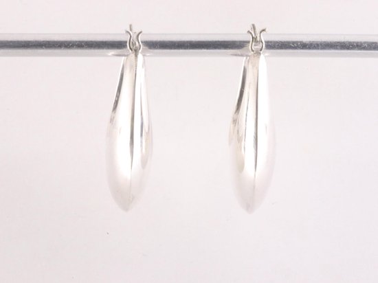 Fijne brede ovale zilveren oorringen afbeelding 2