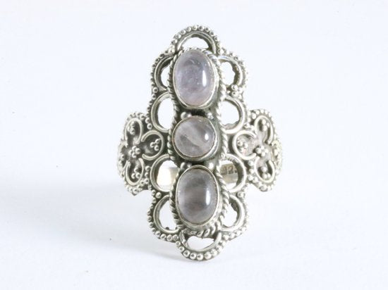 Bewerkte zilveren ring met 3 rozenkwarts stenen afbeelding 4