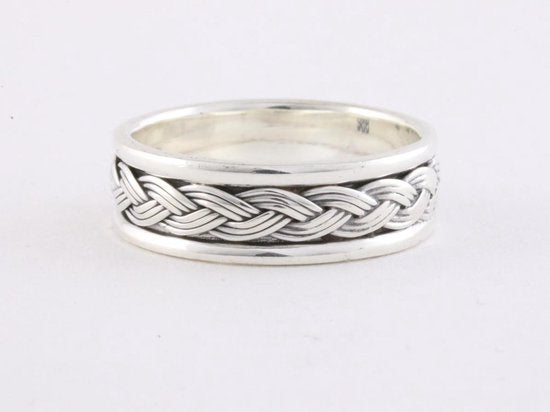 Zilveren ring met vlechtmotief afbeelding 1