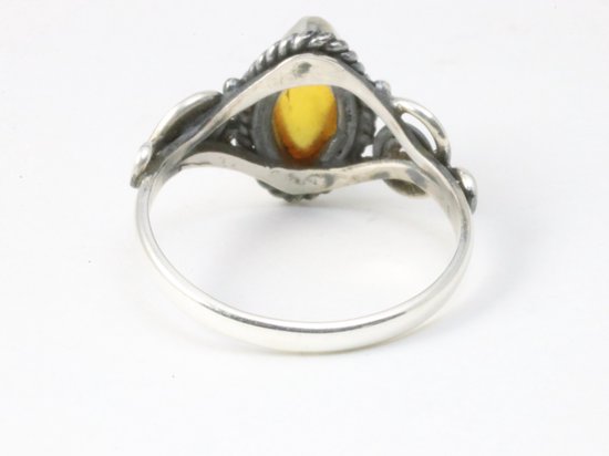 Fijne bewerkte zilveren ring met amber afbeelding 3