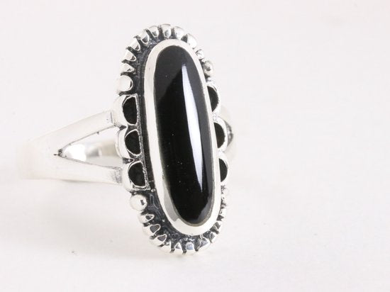 Bewerkte zilveren ring met onyx afbeelding 1