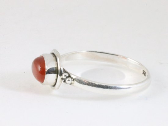 Fijne bewerkte zilveren ring met carneool afbeelding 2