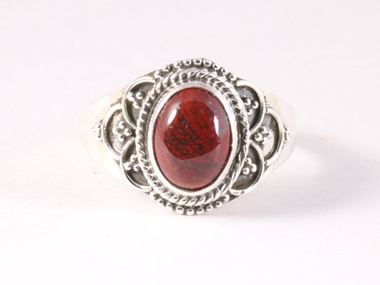 Bewerkte zilveren ring met rode jaspis afbeelding 4