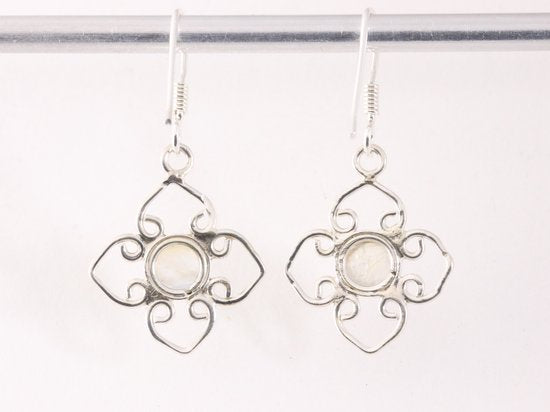 Fijne opengewerkte zilveren oorbellen met regenboog maansteen afbeelding 3