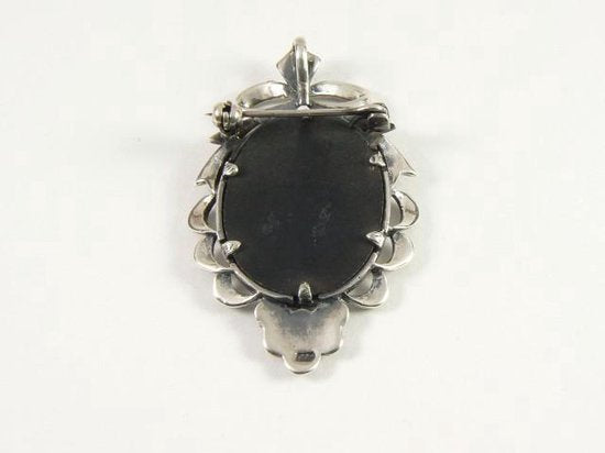 Bewerkte zilveren broche met onyx afbeelding 3