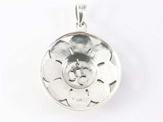 Traditionele ronde zilveren hanger met Tibetaanse gelukssymbolen afbeelding 3