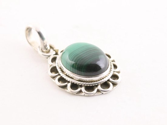 Fijne bewerkte zilveren hanger met malachiet aan ketting afbeelding 2