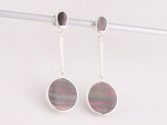 Lange zilveren oorstekers met zwarte parelmoer afbeelding 2