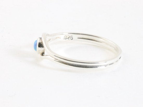 Fijne opengewerkte zilveren ring met Australische opaal afbeelding 2