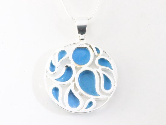 Ronde opengewerkte zilveren hanger met Australische opaal aan ketting afbeelding 3