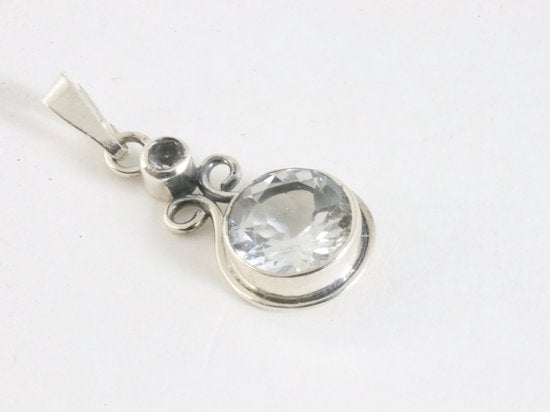 Fijne zilveren hanger met bergkristal aan ketting afbeelding 2