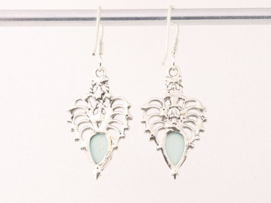 Opengewerkte zilveren oorbellen met aqua chalcedoon afbeelding 3