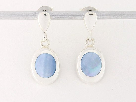 Hoogglans zilveren oorstekers met lichtblauwe schelp afbeelding 3