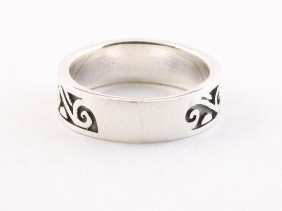 Zilveren ring met fantasiegravering afbeelding 2