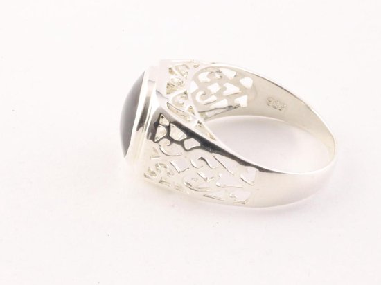 Opengewerkte zilveren ring met onyx afbeelding 2