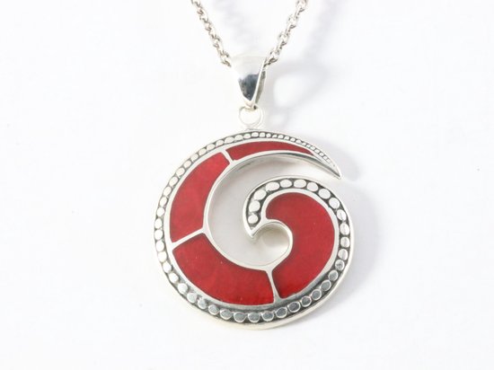 Bewerkte zilveren hanger met rode koraal steen aan ketting afbeelding 4