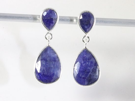 Zilveren oorstekers met blauwe saffier afbeelding 2