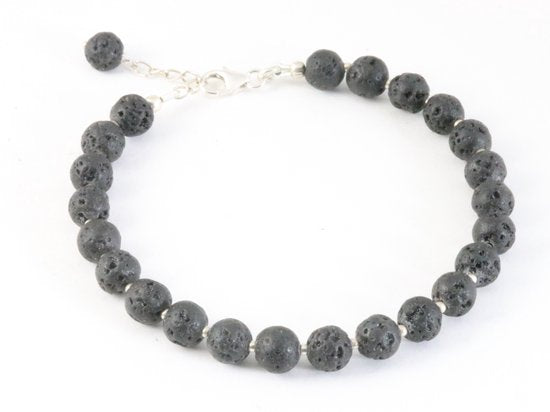 Armband van zwarte lava steen en zilveren kralen afbeelding 1