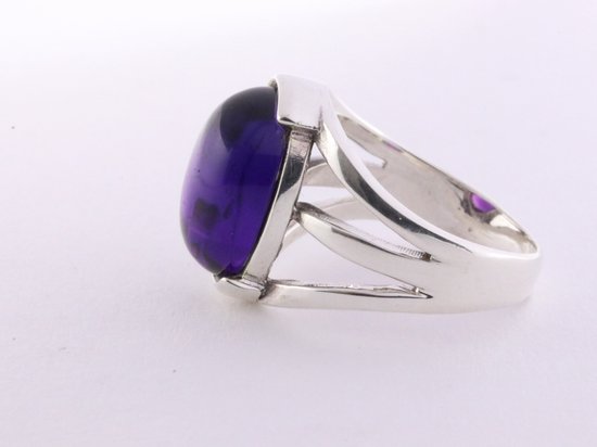 Opengewerkte zilveren ring met amethist afbeelding 2