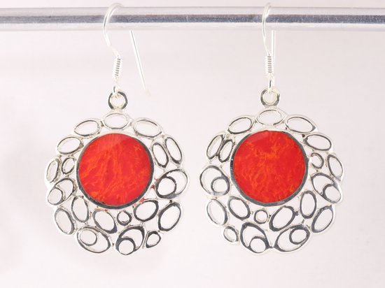 Grote opengewerkte zilveren oorbellen met rode koraal steen afbeelding 4