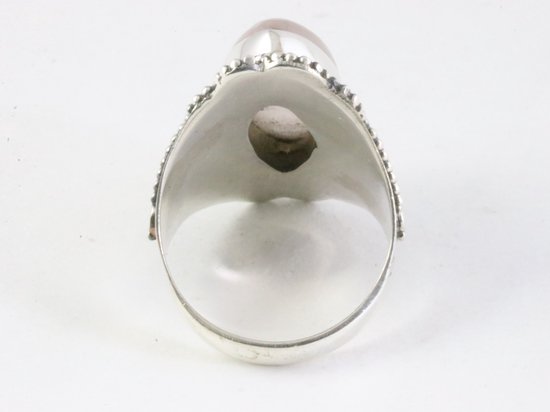 Zware bewerkte zilveren ring met rozenkwarts afbeelding 3