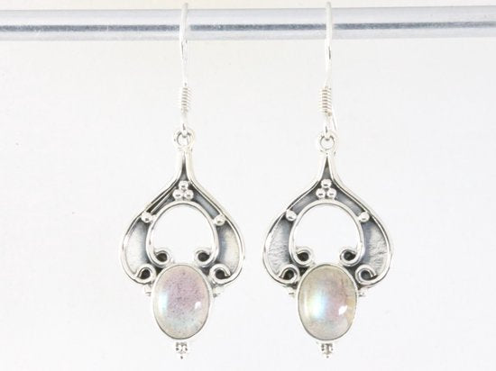 Bewerkte zilveren oorbellen met labradoriet afbeelding 3