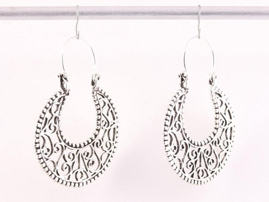 Opengewerkte traditionele zilveren oorringen afbeelding 2