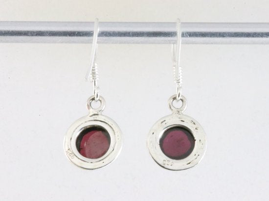Fijne ronde zilveren oorbellen met granaat afbeelding 2