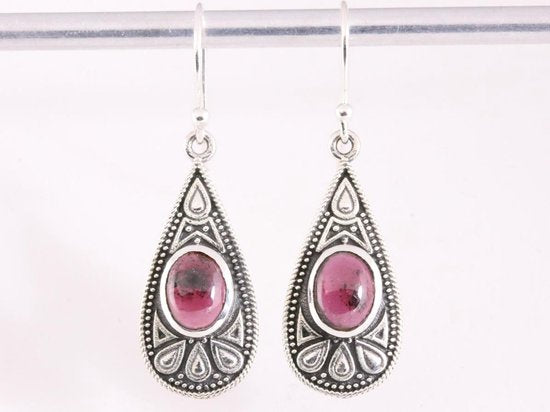 Bewerkte zilveren oorbellen met granaat afbeelding 4