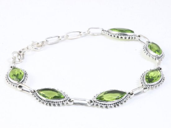 Bewerkte zilveren armband met peridoot afbeelding 2