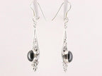 Lange opengewerkte zilveren oorbellen met onyx afbeelding 2