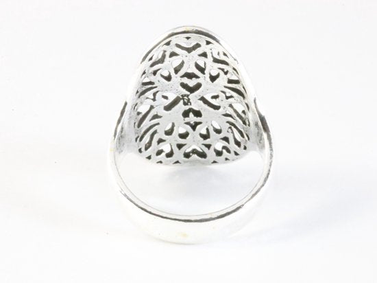 Opengewerkte zilveren ring met hartjes motief afbeelding 3