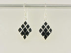 Ruitvormige zilveren oorbellen met onyx afbeelding 6