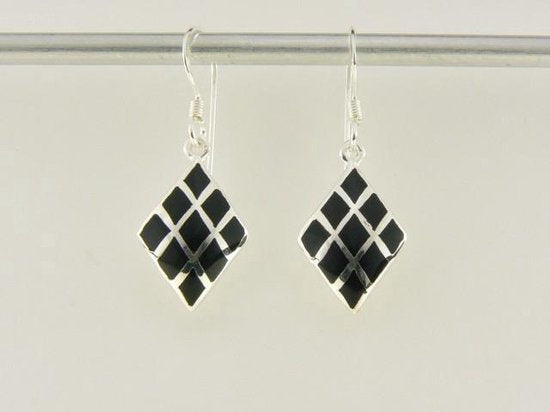 Ruitvormige zilveren oorbellen met onyx afbeelding 6