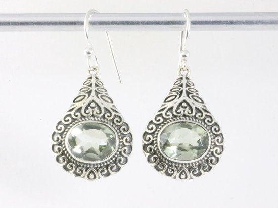 Bewerkte zilveren oorbellen met groene amethist afbeelding 4