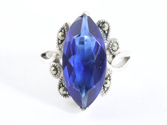 Zware zilveren ring met blauwe saffier en marcasiet afbeelding 4
