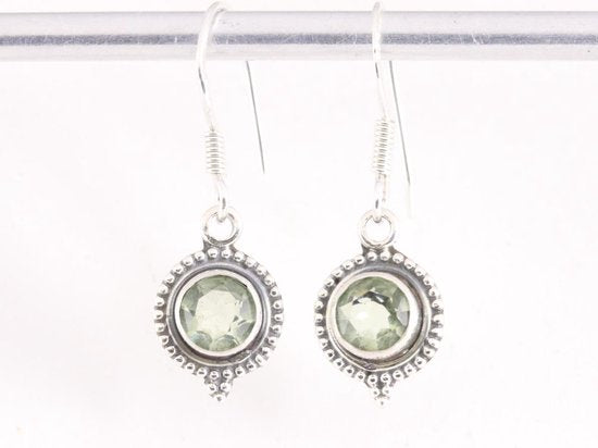 Fijne bewerkte ronde zilveren oorbellen met groene amethist afbeelding 4