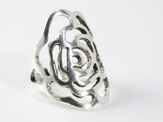 Grote opengewerkte zilveren ring met roos motief afbeelding 1