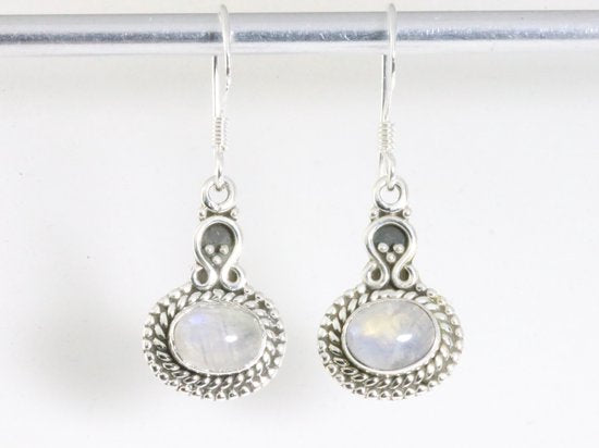 Bewerkte zilveren oorbellen met regenboog maansteen afbeelding 4