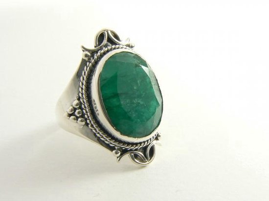Bewerkte zilveren ring met smaragd afbeelding 1