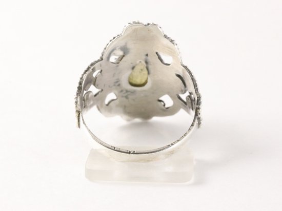 Bewerkte zilveren ring met labradoriet afbeelding 3