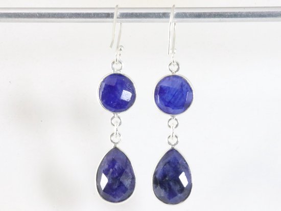 Lange zilveren oorbellen met blauwe saffier afbeelding 2