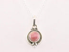 Fijne bewerkte zilveren hanger met rhodoniet aan ketting afbeelding 4