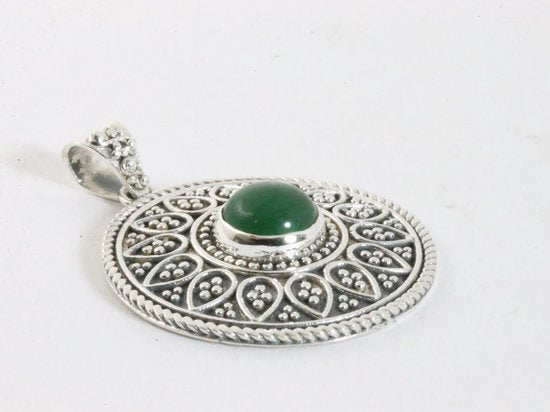 Ronde bewerkte zilveren hanger met jade afbeelding 2