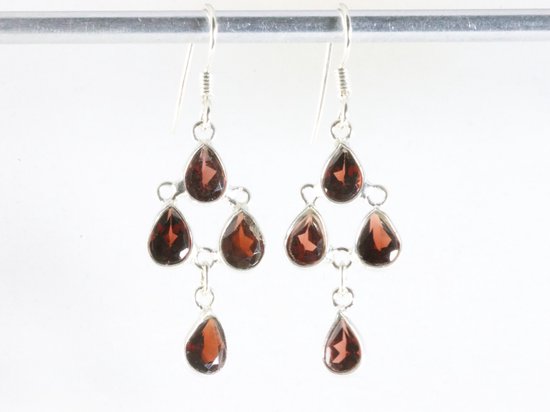 Fijne zilveren oorbellen met granaat afbeelding 3