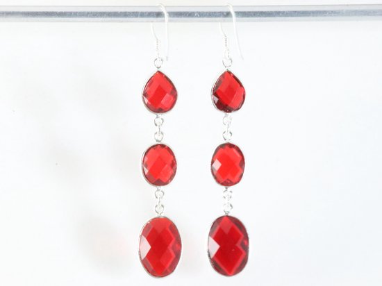 Lange zilveren oorbellen met granaat afbeelding 2