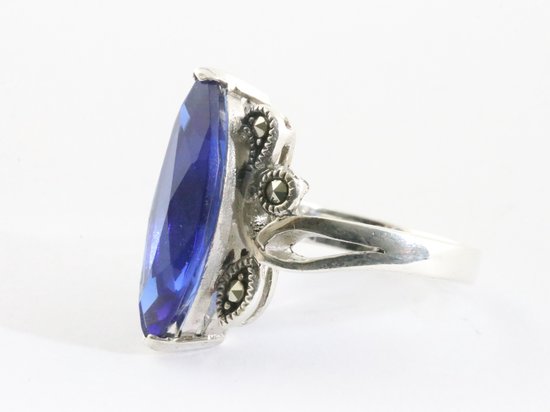 Zware zilveren ring met blauwe saffier en marcasiet afbeelding 2