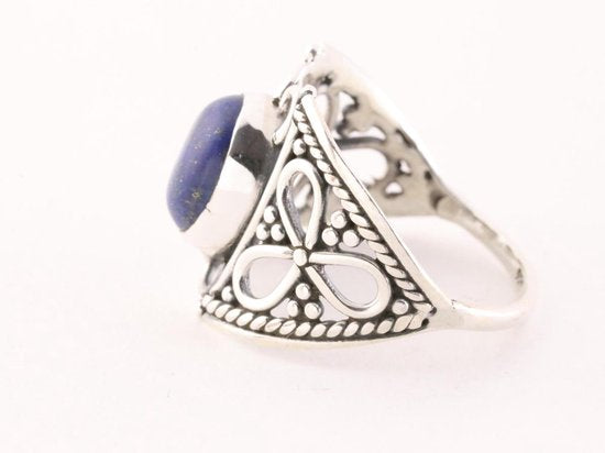 Opengewerkte zilveren ring met lapis lazuli afbeelding 2